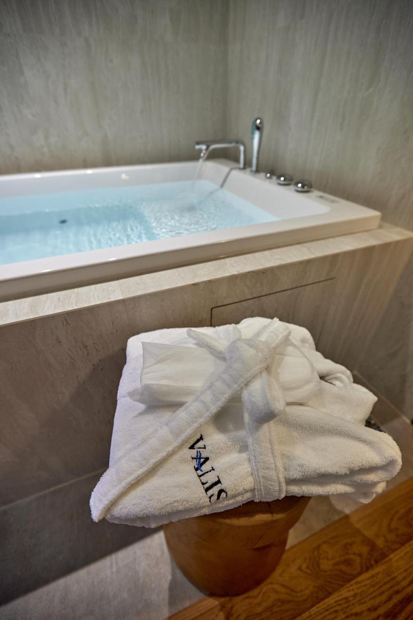 Valis Luxury Hotel Вльора Екстер'єр фото